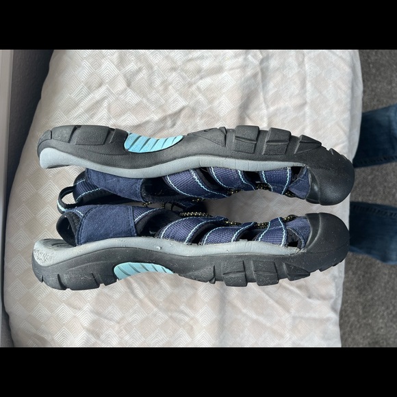 Keens waterproof sandals. Women’s size 9.5 - Picture 6 of 7